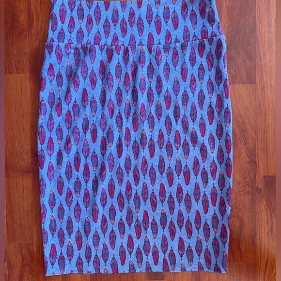 Cassie LuLaRoe Pencil Skirt size Medium. - Picture 4 of 5